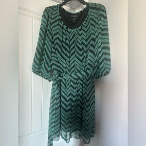 💚 Enfocus Studio Green & Black Chevron Print Dress – Size 18W